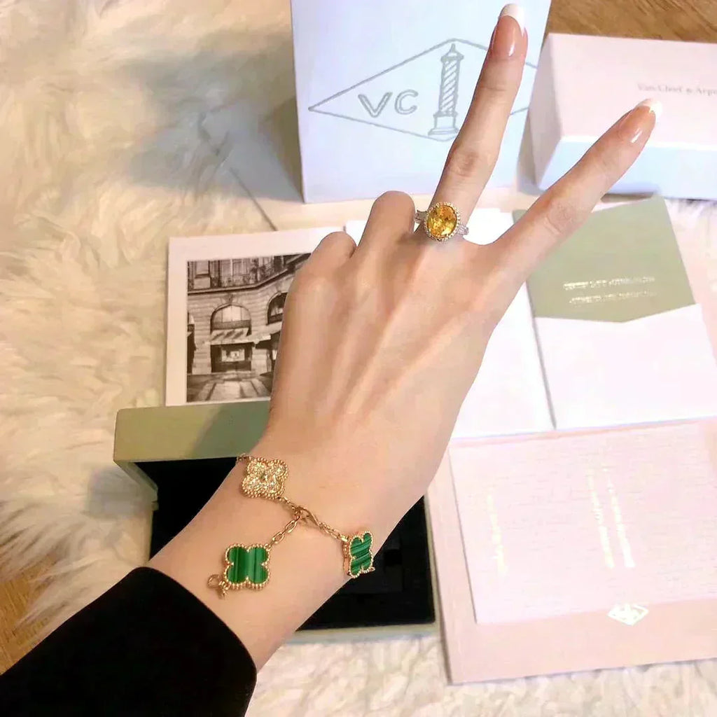 CLOVER 5 MOTIF MALACHITE BRACELET COLLECTION