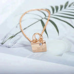 AMULETTE PEDANT ROSE GOLD NECKLACE