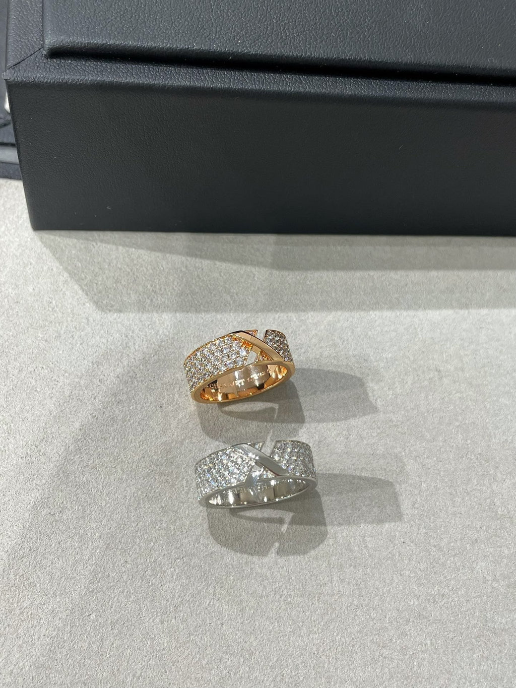 LIENS EVIDENCE  DIAMOND PAVED RING