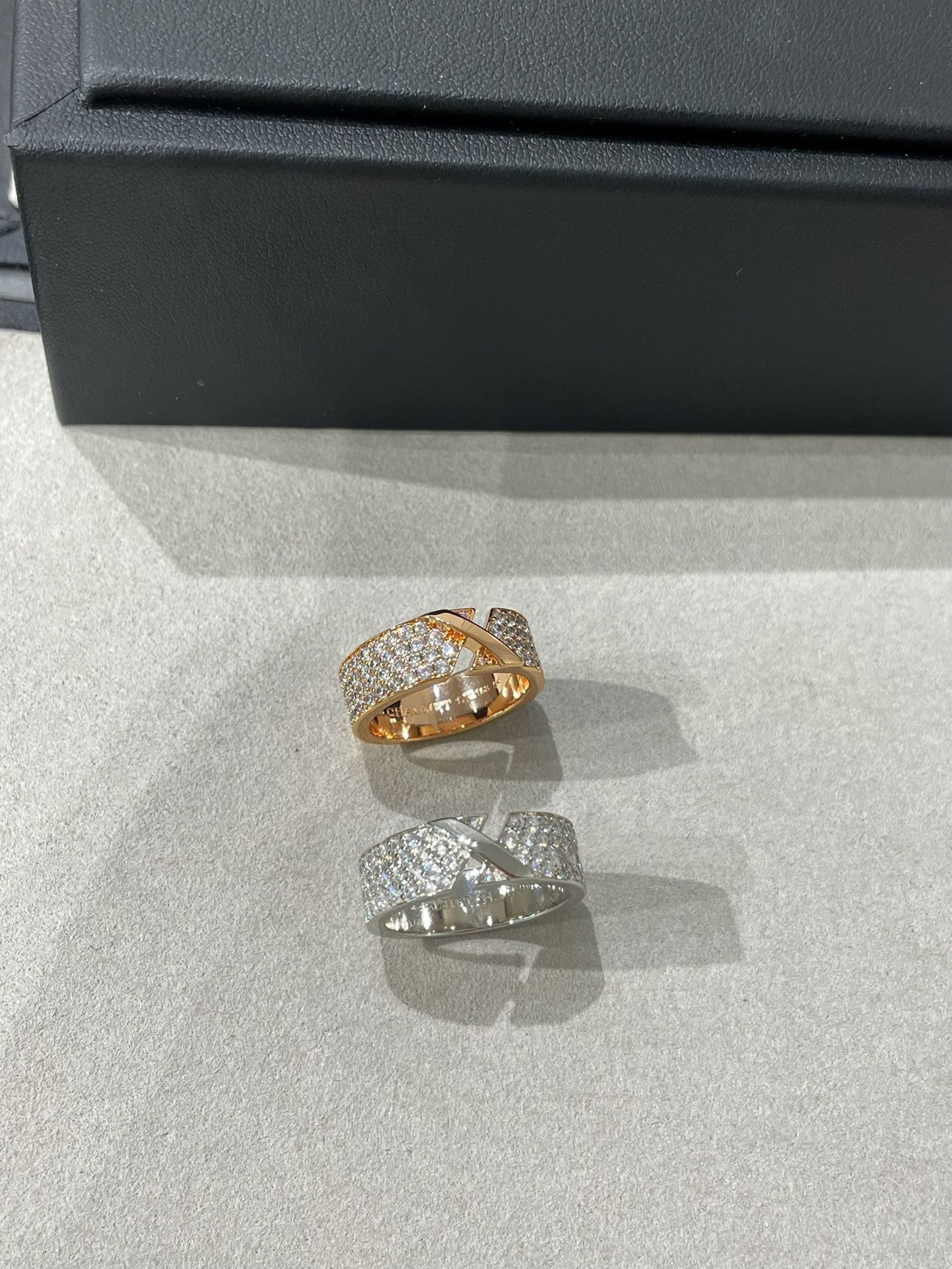 LIENS EVIDENCE  DIAMOND PAVED RING