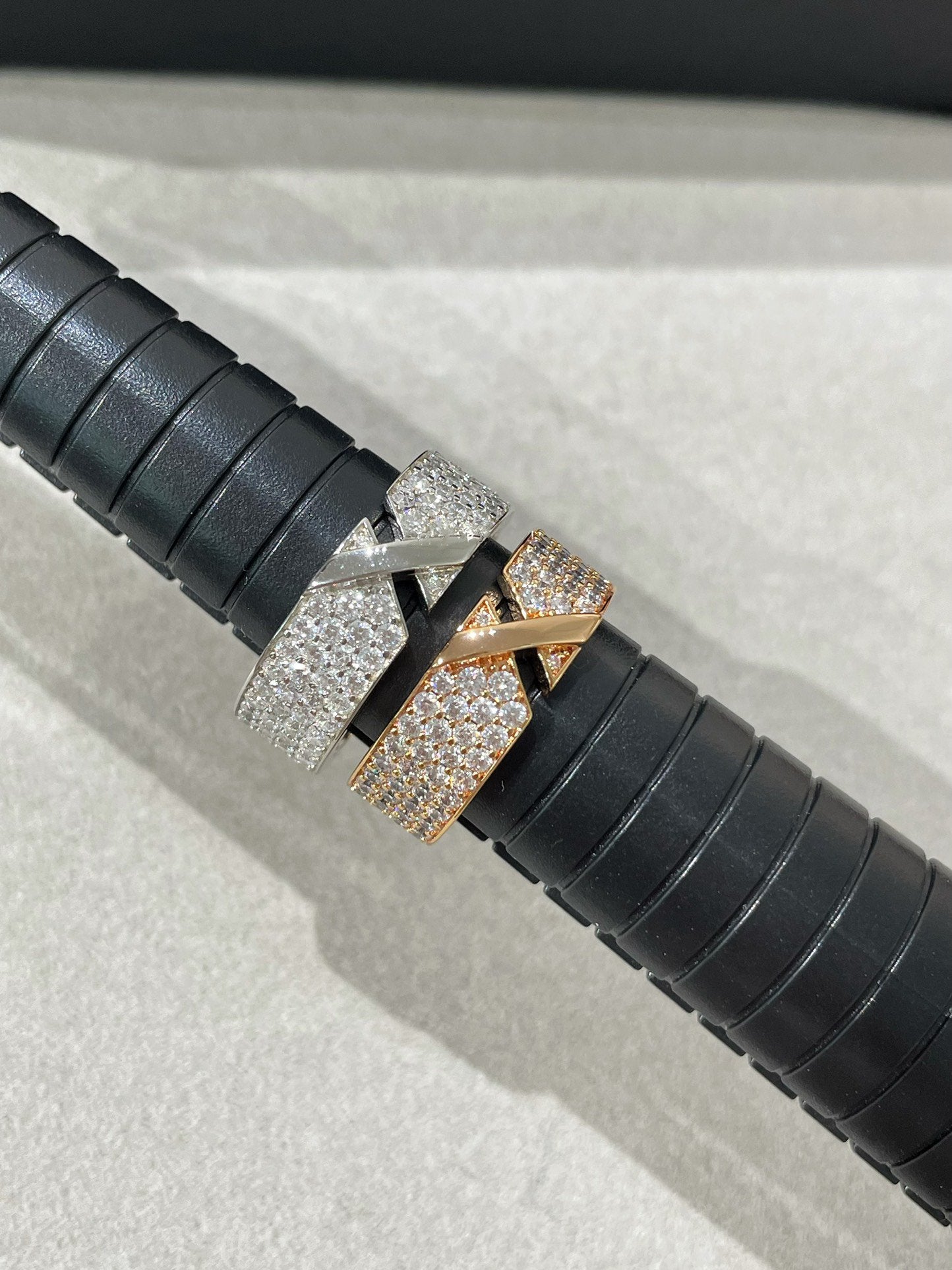 LIENS EVIDENCE  DIAMOND PAVED RING