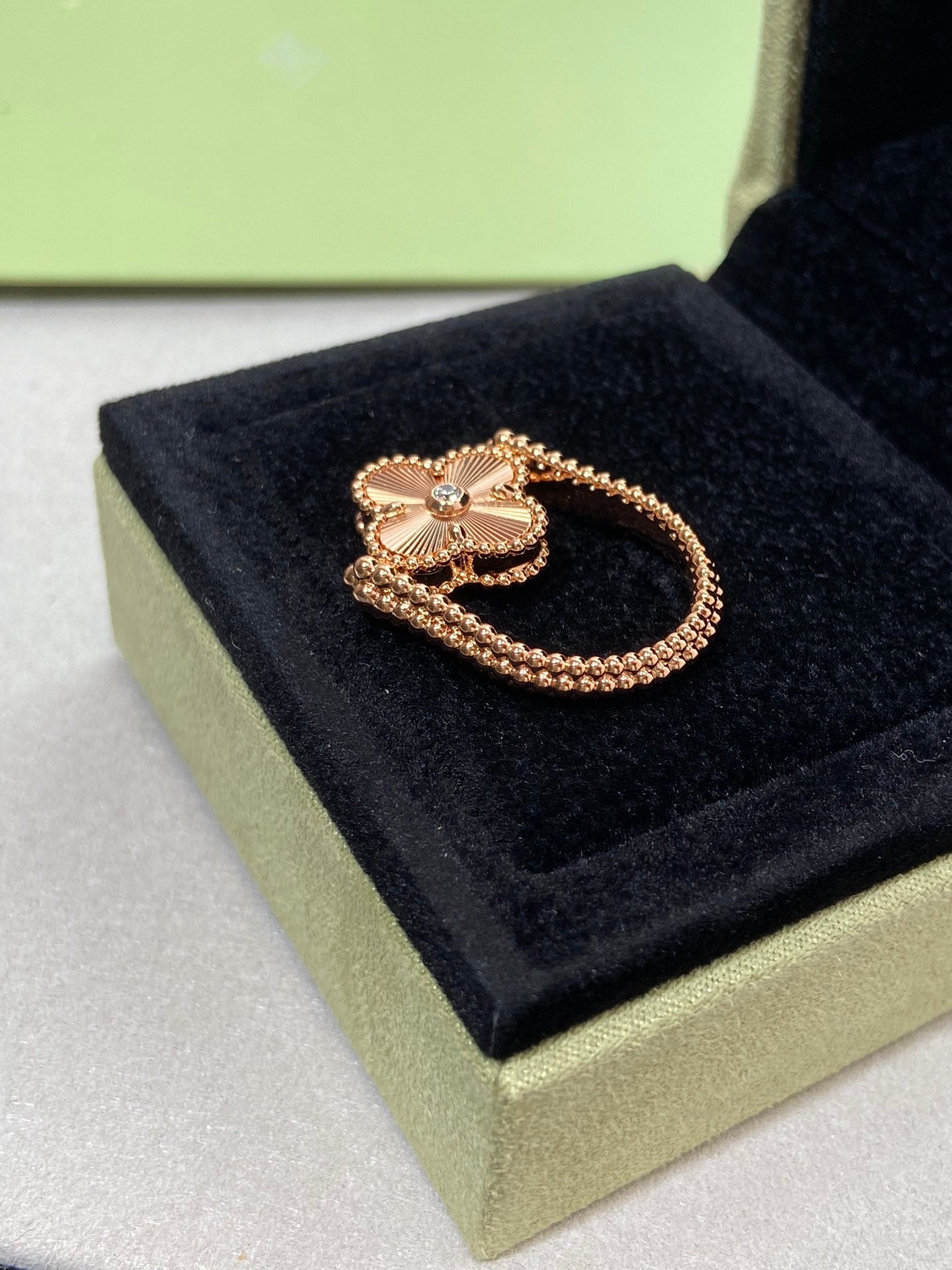 CLOVER RIVERSIBLE RING GOLD COLLECTION