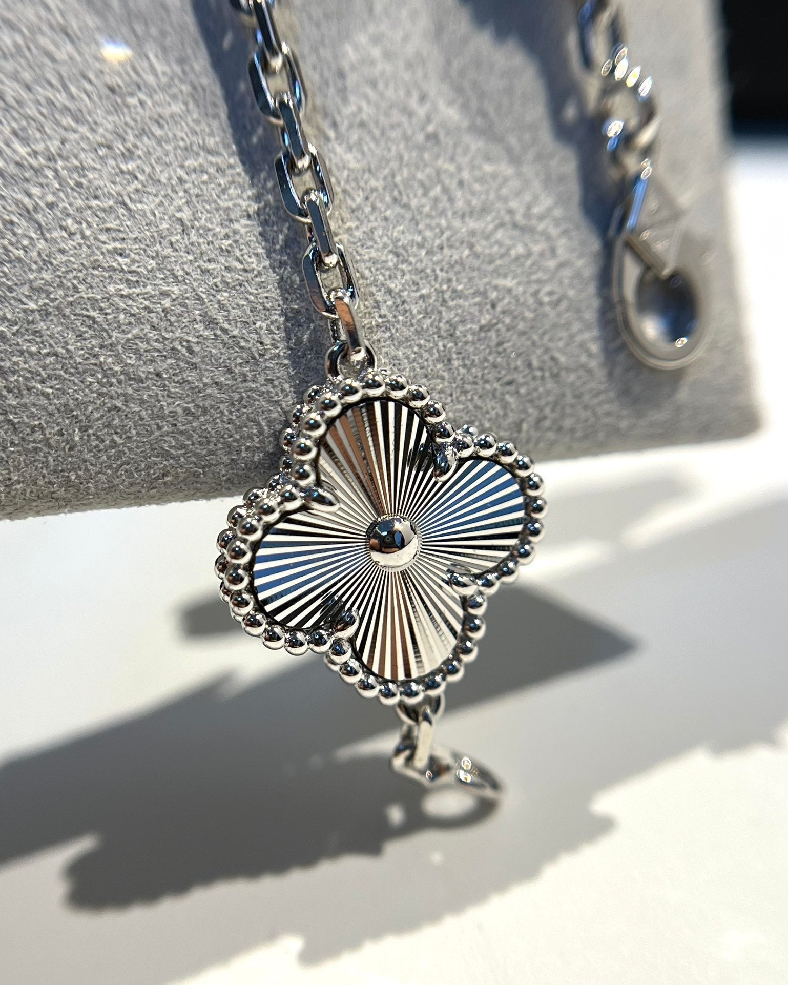 CLOVER 5 MOTIF LASER BRACELET COLLECTION