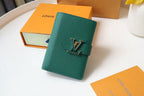 VERTICAL COMPACT WALLET GREEN CAPUCINES