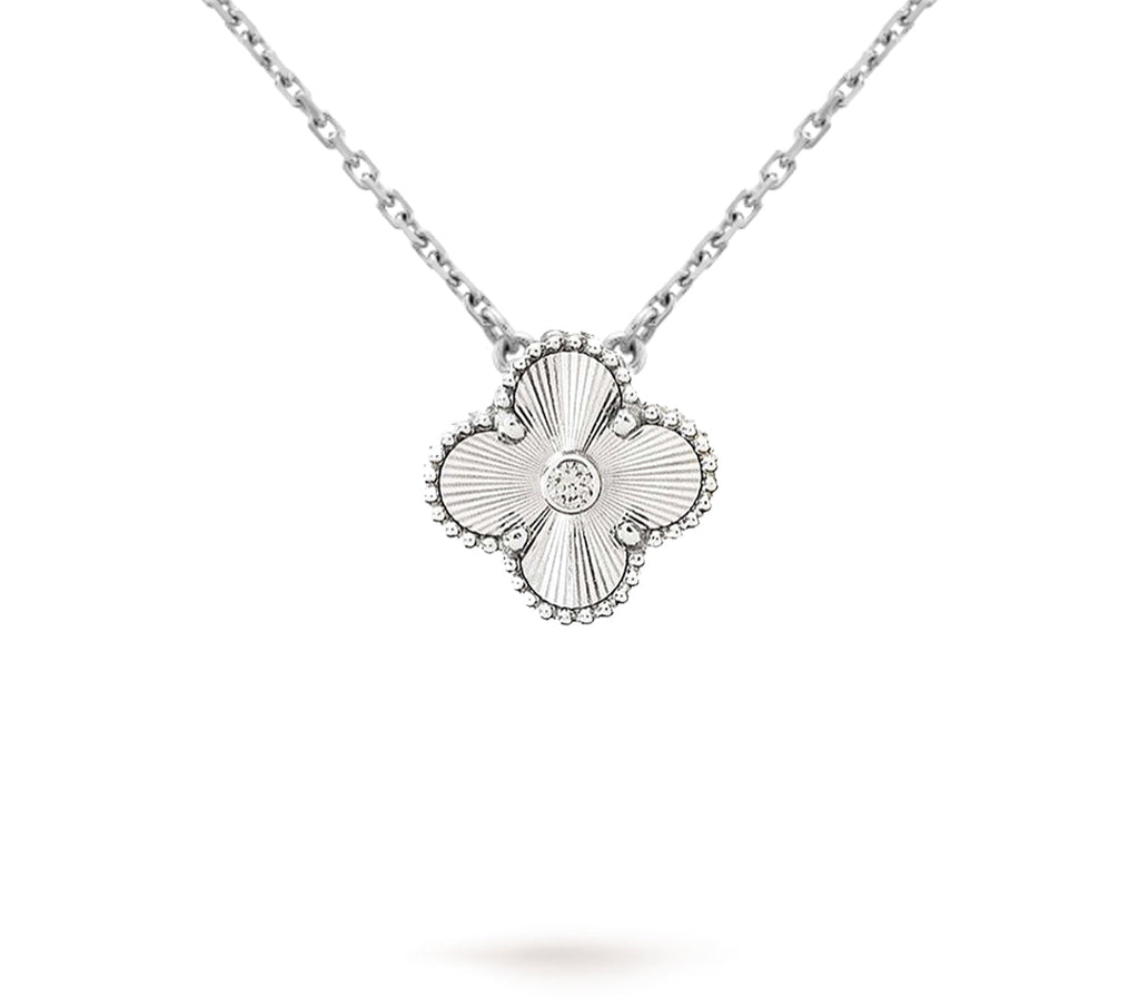 CLOVER 15MM CHRISTMAS LIMITED EDITION SINGLE FLOWER NECKLACE