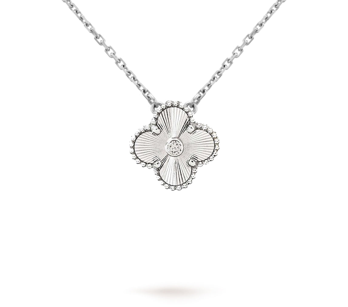 CLOVER 15MM CHRISTMAS LIMITED EDITION SINGLE FLOWER NECKLACE