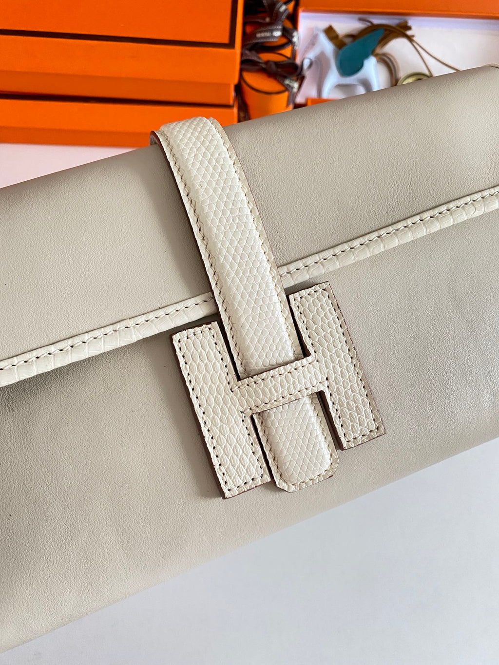 JIGE ELAN 29 CLUTCH IN BISQUE BEIGE CALFSKIN WITH LIZARD SKIN (MADE-TO-ODER)