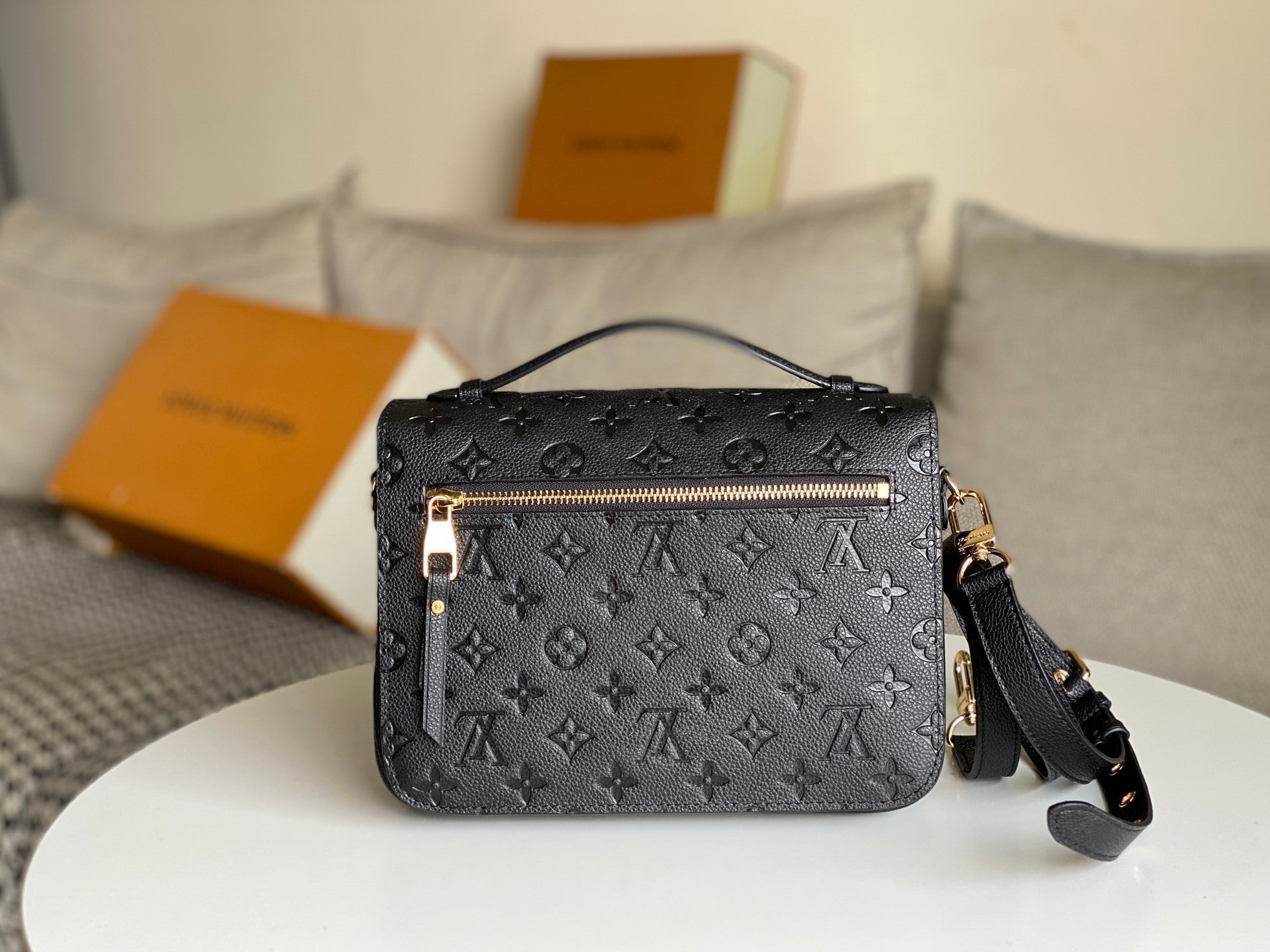 LV 25S POCHETTE METIS 25 IN BLACK MONOGRAM COATED CANVAS GOLD HARDWARE