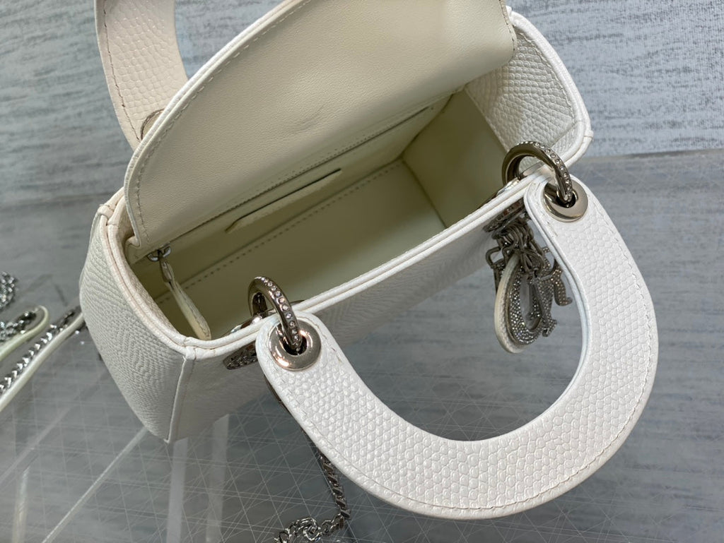 MINI LADY 17 BAG IN WHITE EMBOSSED LAMBSKIN WITH SILVER CLASP