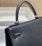 KELLY 28CM IN NOIR EPSOM CALFSKIN SILVER HARDWARE