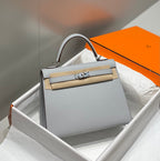 KELLY 25CM IN GRIS PERLE EPSOM CALFSKIN PALLADIUM HARDWARE
