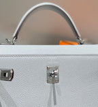 KELLY 25CM IN GRIS PERLE EPSOM CALFSKIN PALLADIUM HARDWARE