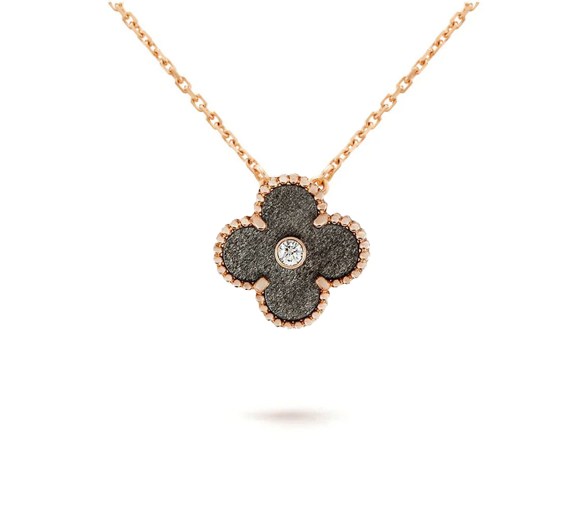 CLOVER 15MM CHRISTMAS LIMITED EDITION SINGLE FLOWER NECKLACE