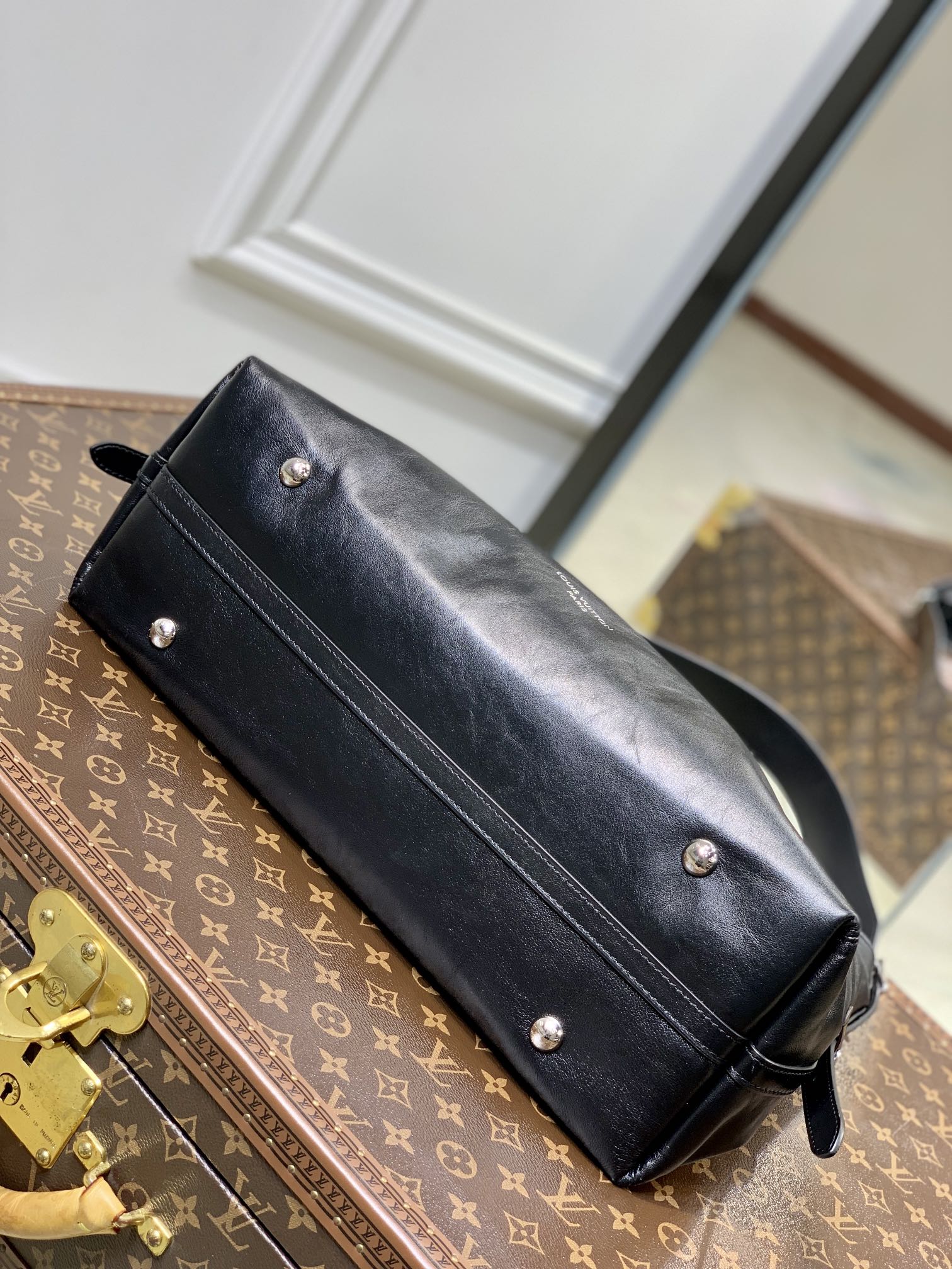 CARRYALL DARK 39 IN BLACK LAMBSKIN BROWN MONOGRAM TAG
