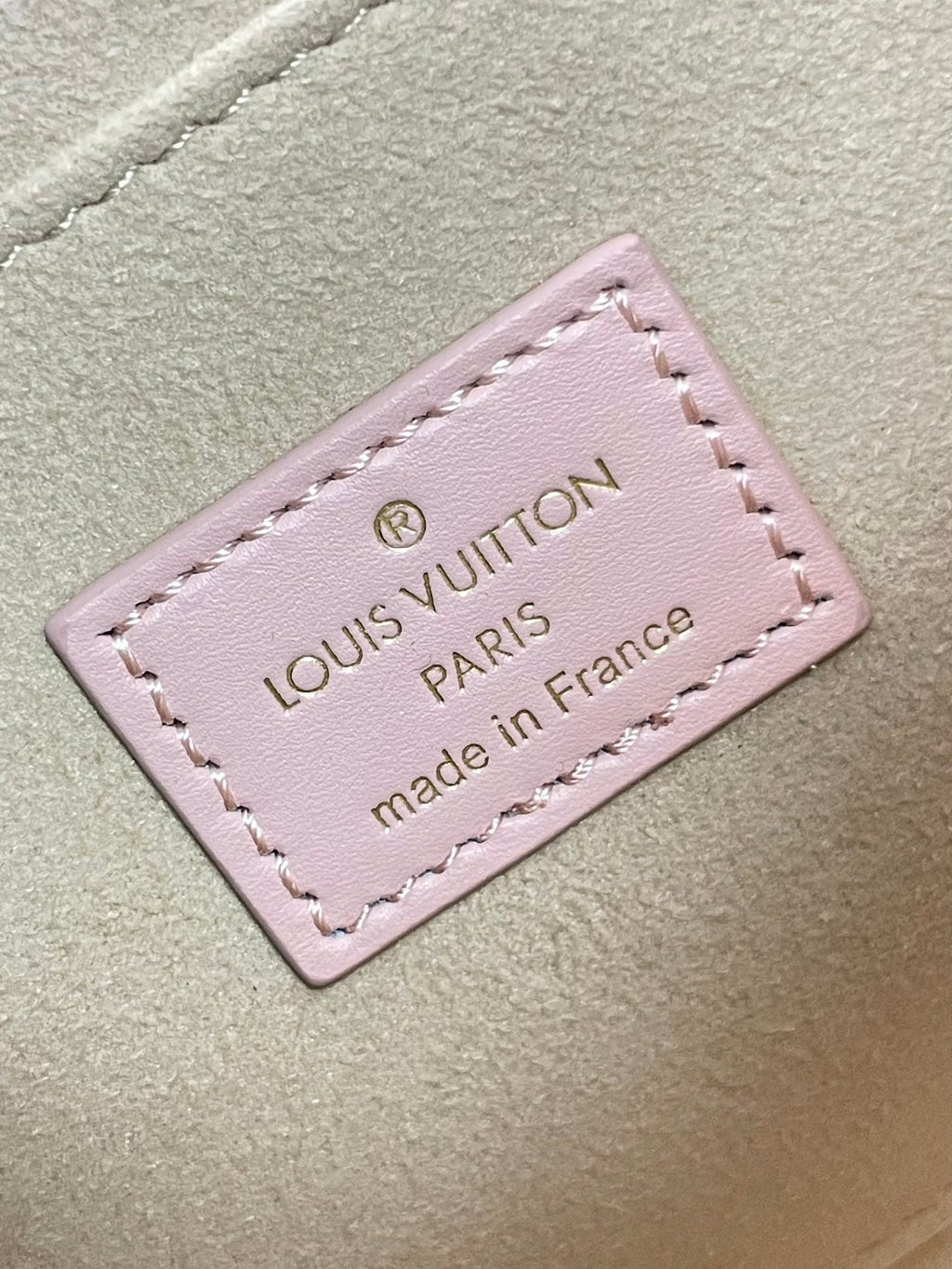 DAUPHINE MM 25 IN LIGHT PINK EPI GRAINED CALFSKIN GOLD HARDWARE