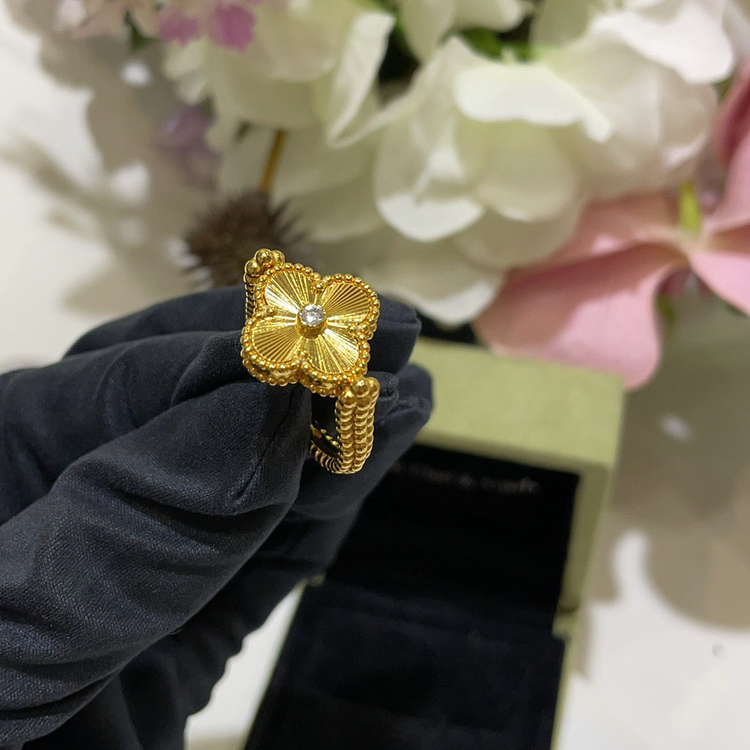 CLOVER RIVERSIBLE RING GOLD COLLECTION
