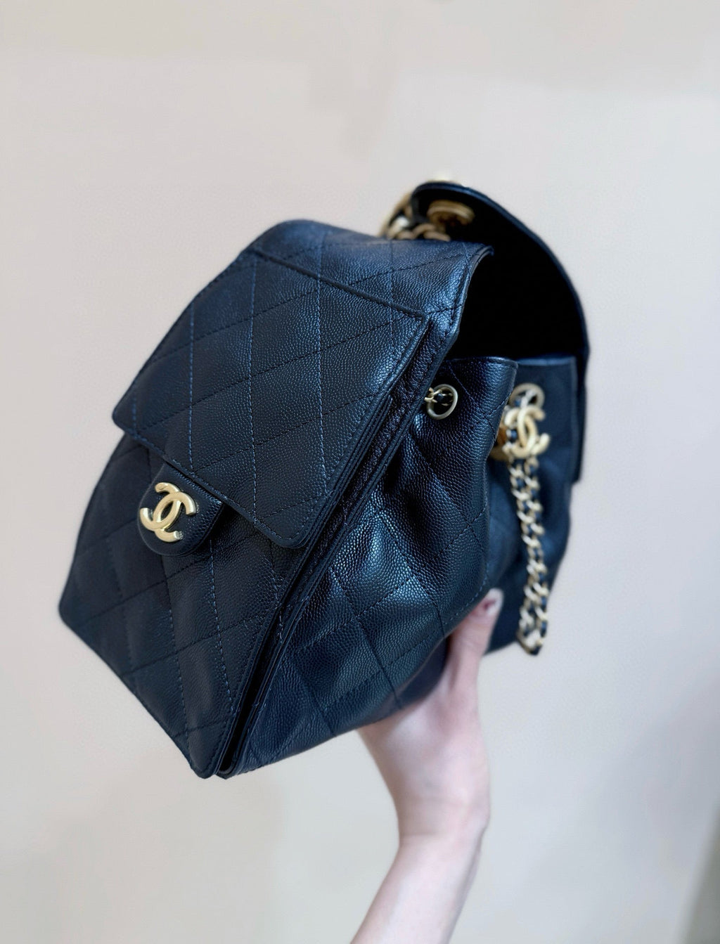 CC 25 HANDBAG IN BLACK 30 GRAINED CALFSKIN GOLD HARDWARE