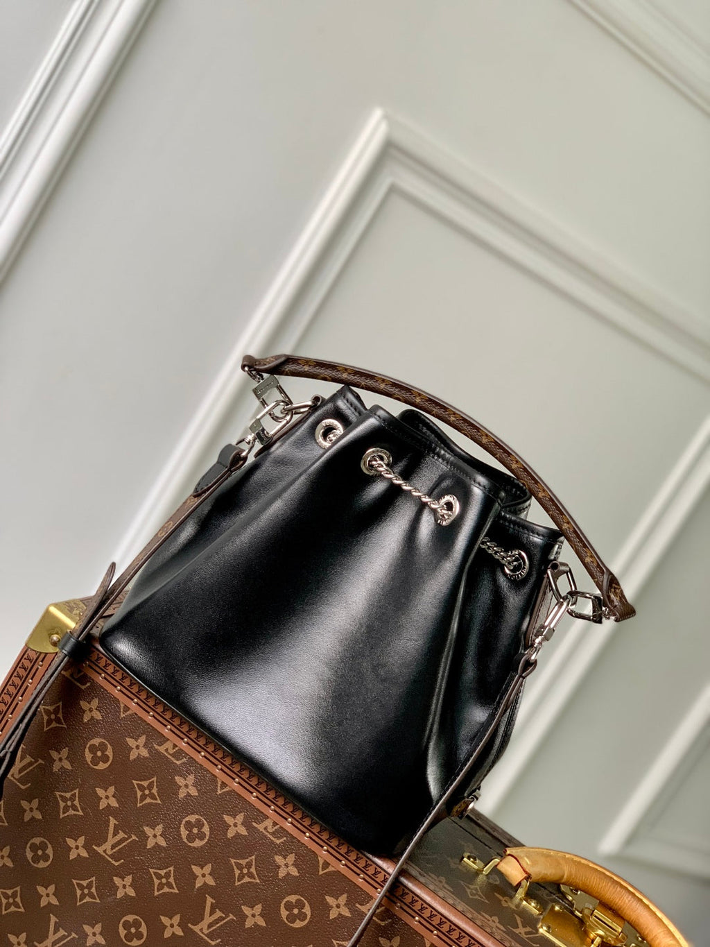 NO WAY VIBE HANDBAG 22.5 IN BLACK LAMBSKIN SILVER HARDWARE