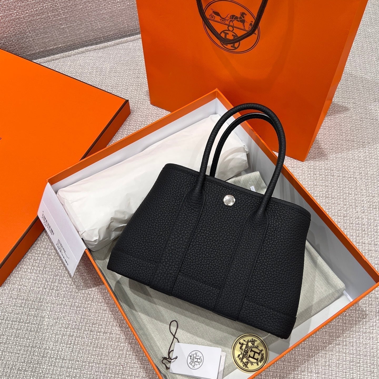 GARDEN PARTY 23CM IN BLACK CALFSKIN