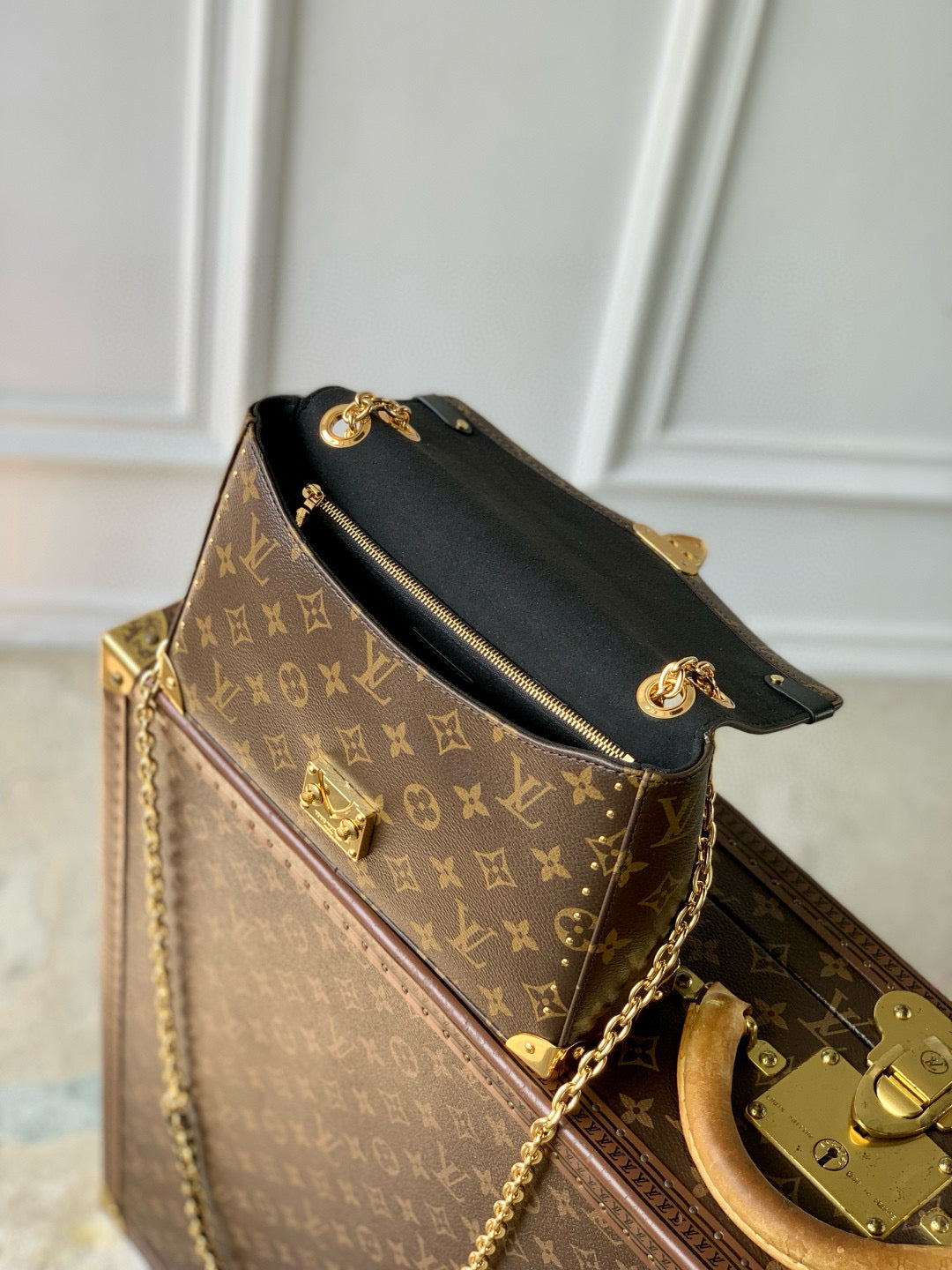 TRUNKIE 27 IN BROWN COATED CANVAS BLACK CALFSKIN SIGNATURE S-LOCK