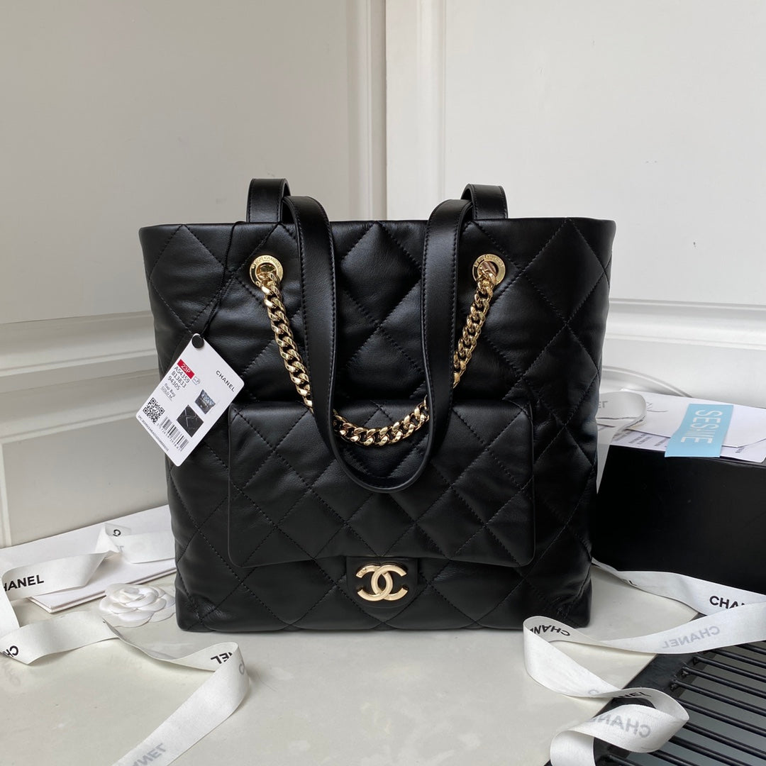 CC LARGE 33 HOBO SHOPPING BAG IN BLACK CALFSKIN