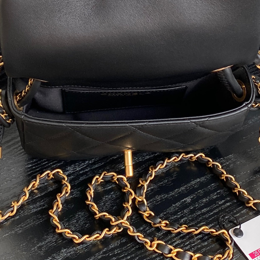 25C FLAP BAG 18 IN BLACK SMOOTH LAMBSKIN GOLD HARDWARE