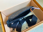 POCHETTE ACCESSOIRE XL 28 IN BLACK MONOGRAM ECLIPSE CANVAS