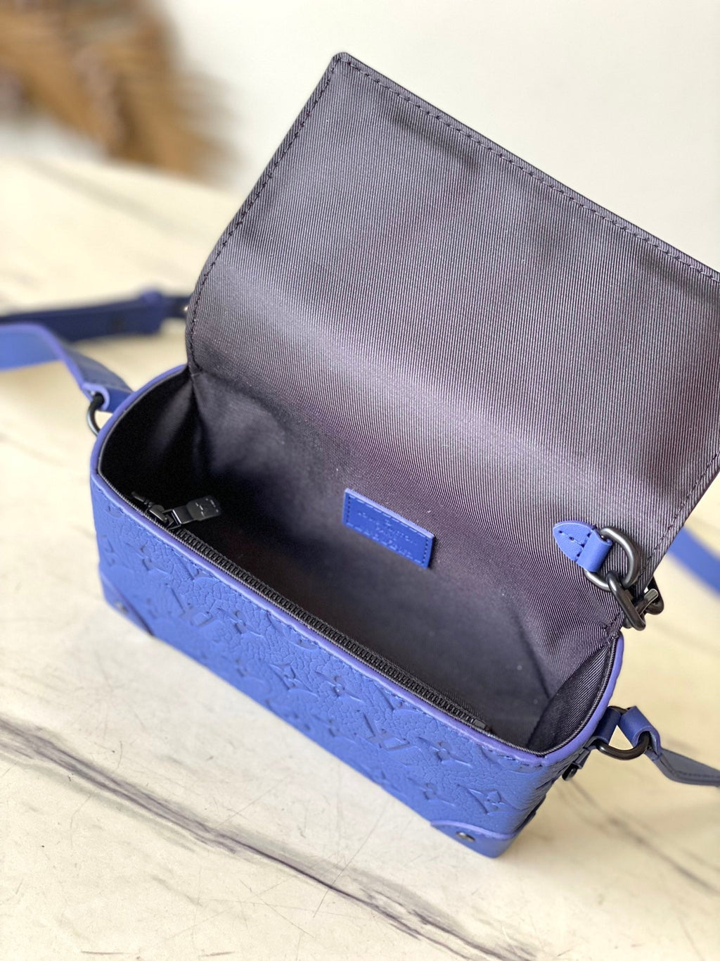 STEAMER 18 IN SAPPHIRE BLUE MONOGRAM EMBOSSED TAURILLON