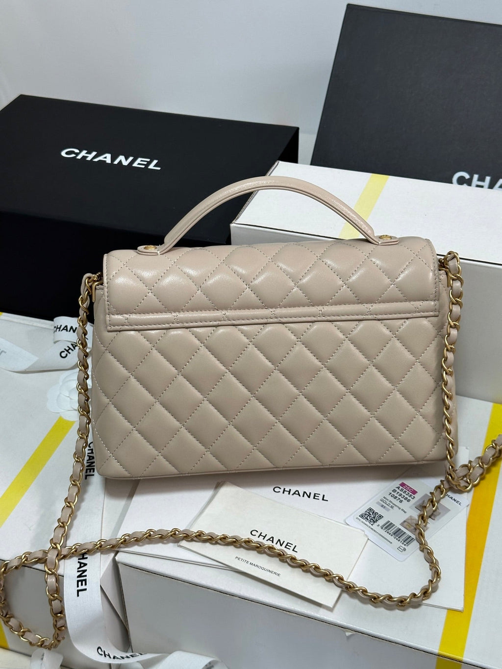 FLAP BAG WITH HANDLE 25 IN BEIGE LAMBSKIN GOLD PLATED METAL