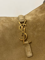 LE 5 À 7  SUPPLE SMALL 22 IN PEANUT BROWN SUEDE