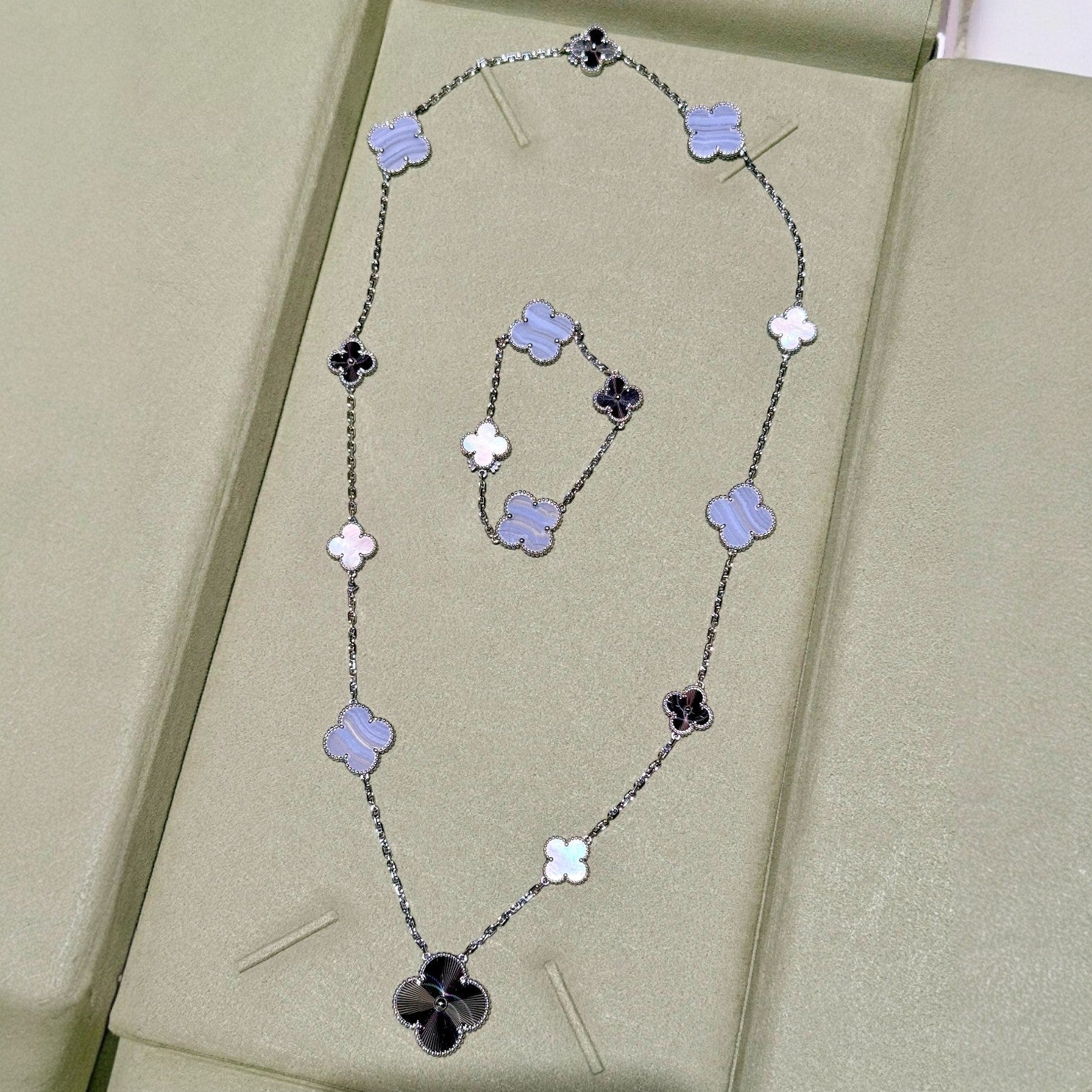 DETACHABLE CLOVER 15(11+4) FLOWER SILVER NECKLACE SET