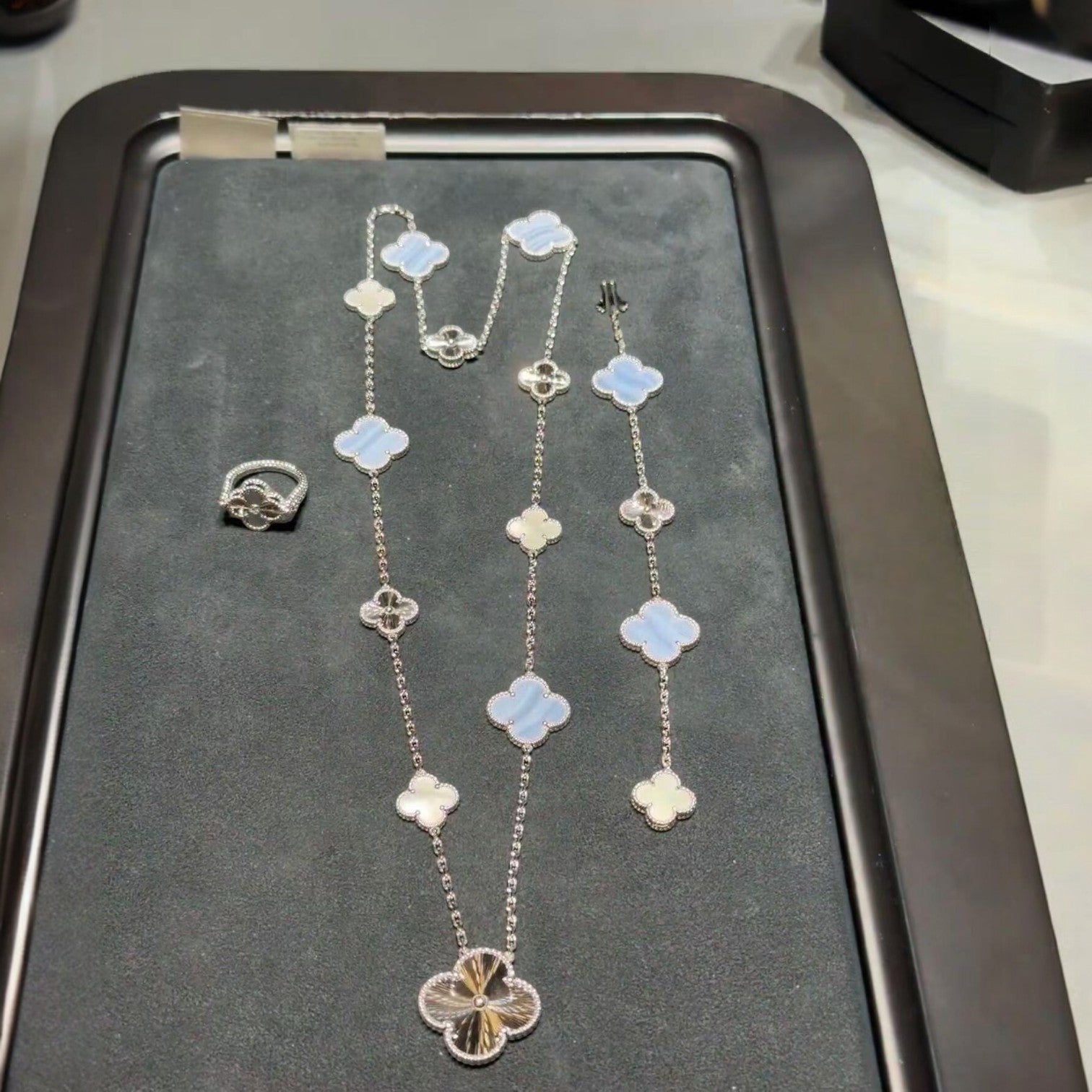 DETACHABLE CLOVER 15(11+4) FLOWER SILVER NECKLACE SET